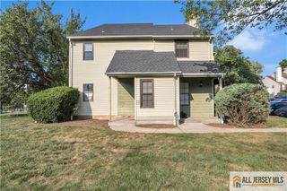 901 Woodbridge Commons Way 901, Iselin, NJ 08830