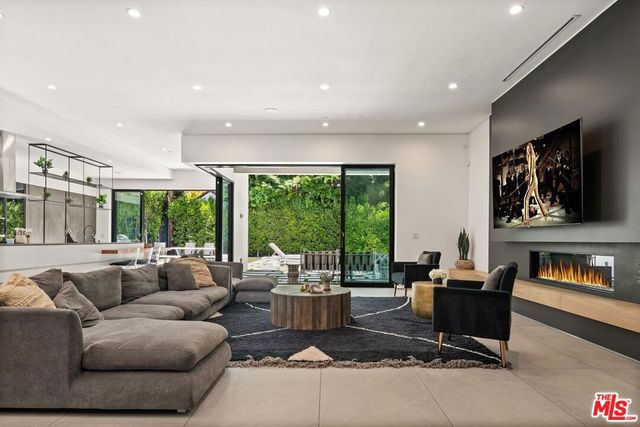 4527 Simpson Avenue, Studio City, CA 91607