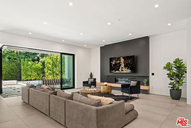 4527 Simpson Avenue, Studio City, CA 91607