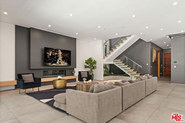 4527 Simpson Avenue, Studio City, CA 91607