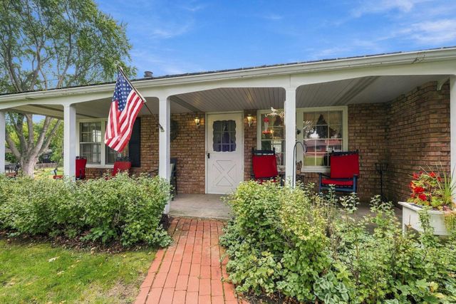 1750 Crestridge Lane, Eagan, MN 55122