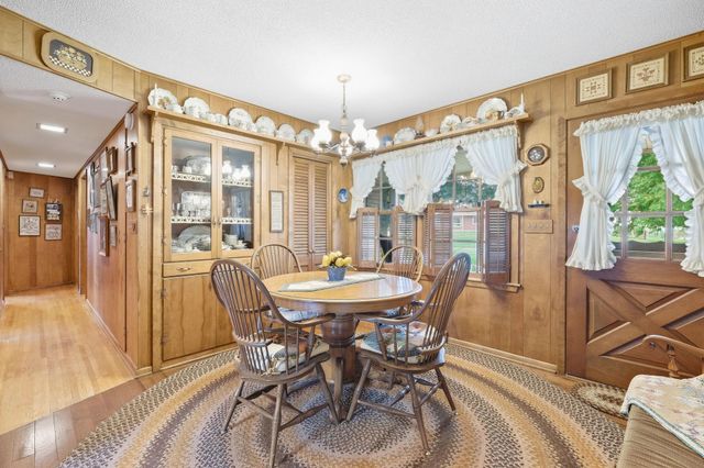 1750 Crestridge Lane, Eagan, MN 55122