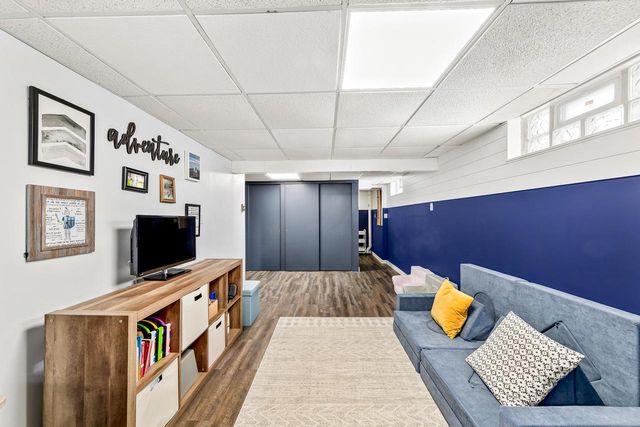 2210 N 107th STREET, Wauwatosa, WI 53226