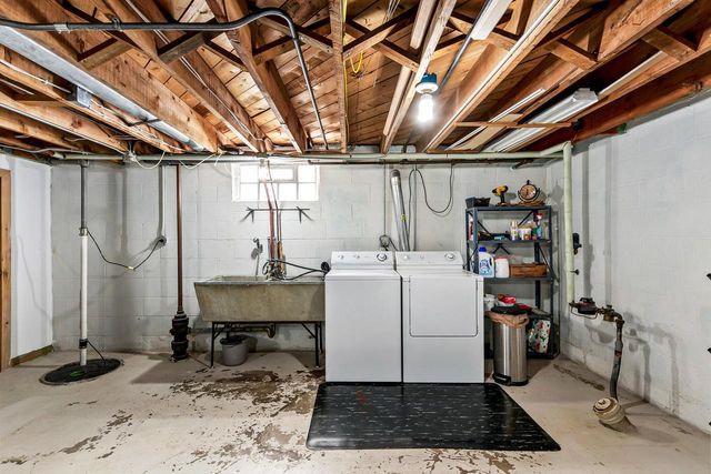 2210 N 107th STREET, Wauwatosa, WI 53226