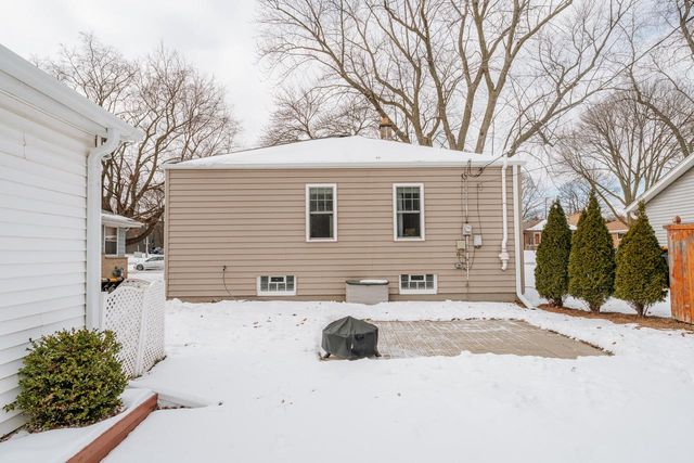 2210 N 107th STREET, Wauwatosa, WI 53226