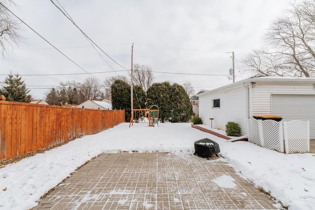 2210 N 107th STREET, Wauwatosa, WI 53226