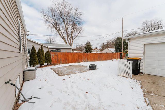 2210 N 107th STREET, Wauwatosa, WI 53226