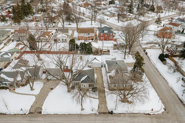 2210 N 107th STREET, Wauwatosa, WI 53226