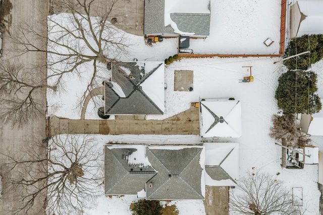 2210 N 107th STREET, Wauwatosa, WI 53226