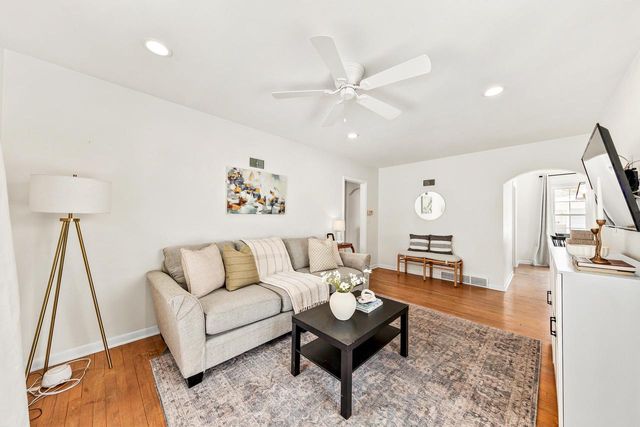 2210 N 107th STREET, Wauwatosa, WI 53226