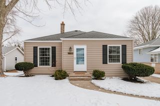 2210 N 107th STREET, Wauwatosa, WI 53226