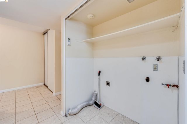 2142 Redwood Rd, Hercules, CA 94547