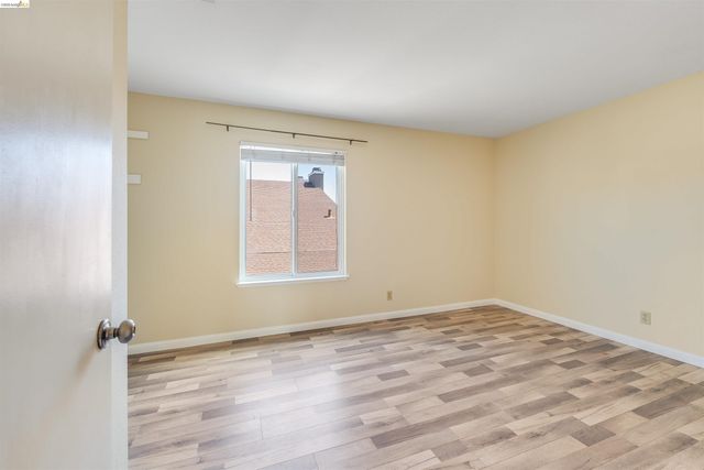 2142 Redwood Rd, Hercules, CA 94547