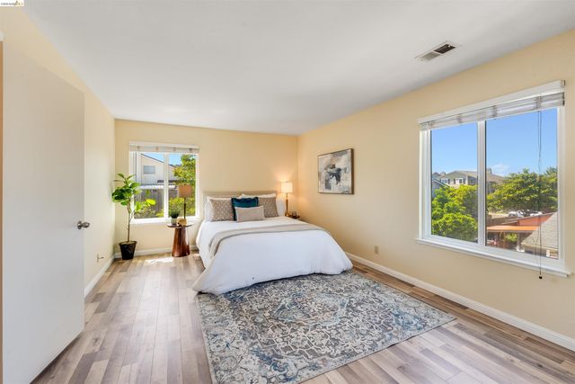 2142 Redwood Rd, Hercules, CA 94547