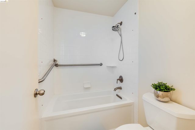 2142 Redwood Rd, Hercules, CA 94547