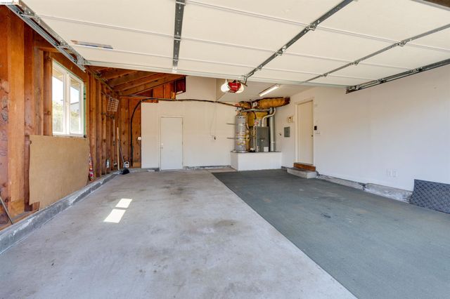 2142 Redwood Rd, Hercules, CA 94547