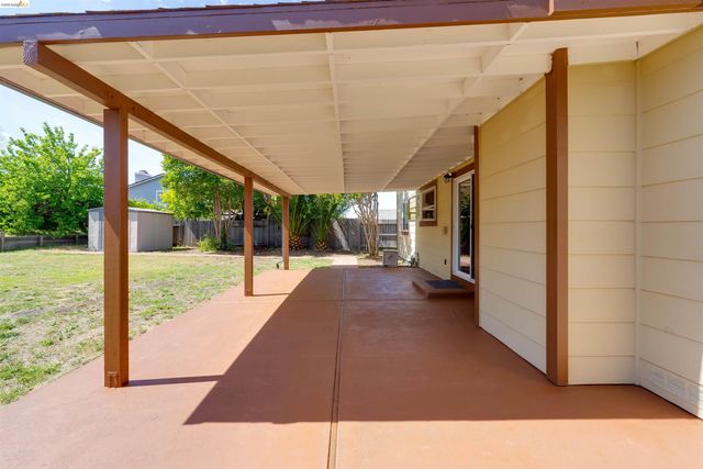 2142 Redwood Rd, Hercules, CA 94547