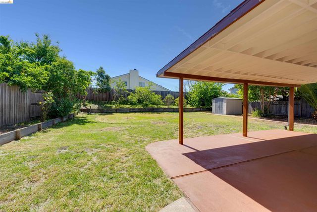 2142 Redwood Rd, Hercules, CA 94547