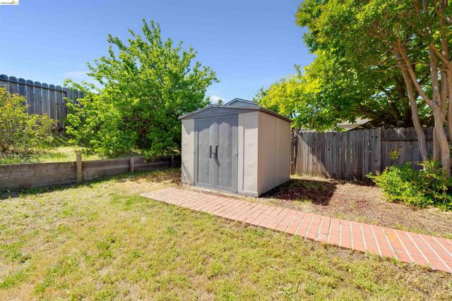 2142 Redwood Rd, Hercules, CA 94547