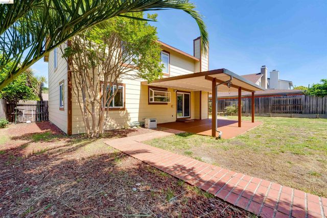 2142 Redwood Rd, Hercules, CA 94547