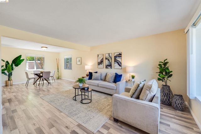 2142 Redwood Rd, Hercules, CA 94547