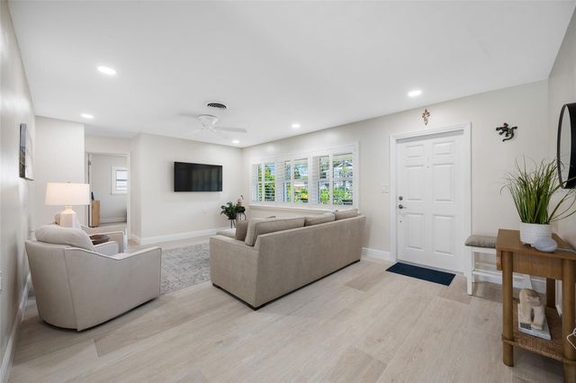 5000 VENETIAN BOULEVARD NE, St Petersburg, FL 33703