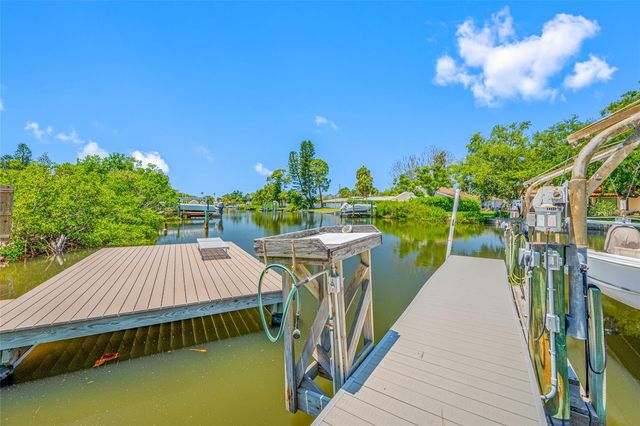 5000 VENETIAN BOULEVARD NE, St Petersburg, FL 33703
