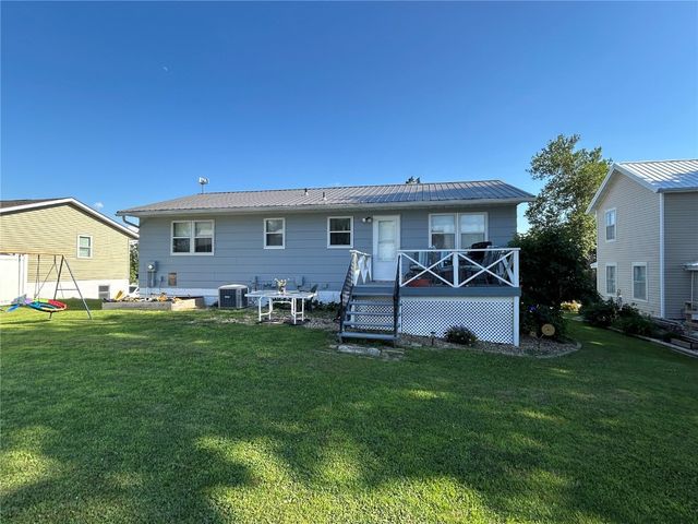 205 Grove Street NW, Shellsburg, IA 52332