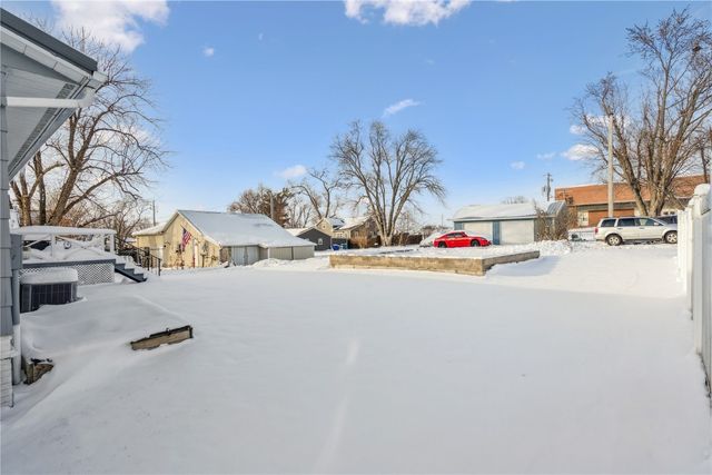 205 Grove Street NW, Shellsburg, IA 52332