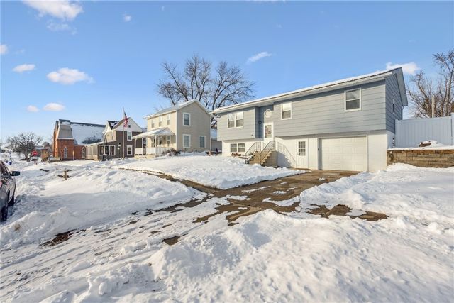 205 Grove Street NW, Shellsburg, IA 52332