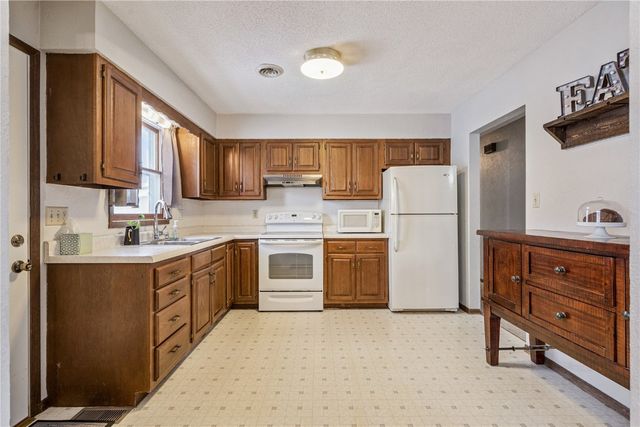 205 Grove Street NW, Shellsburg, IA 52332