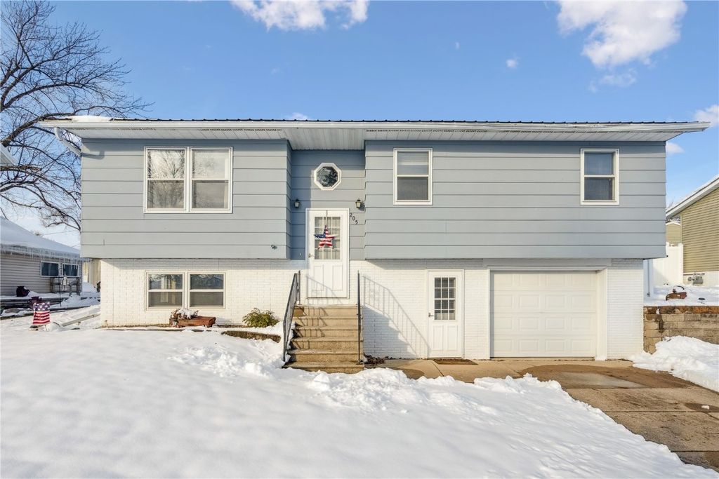 205 Grove Street NW, Shellsburg, IA 52332