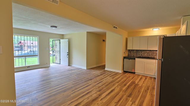 319 Queen Margaret Lane, Jackson, MS 39209