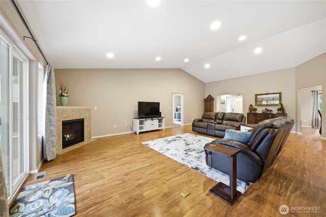 946 Paine Road, Castle Rock, WA 98611