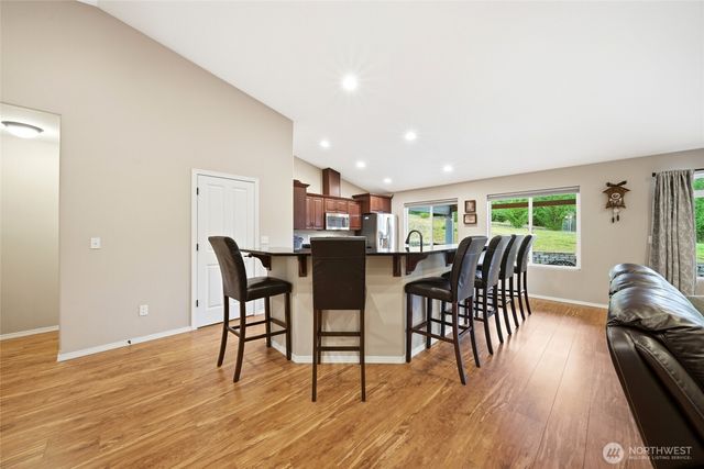 946 Paine Road, Castle Rock, WA 98611