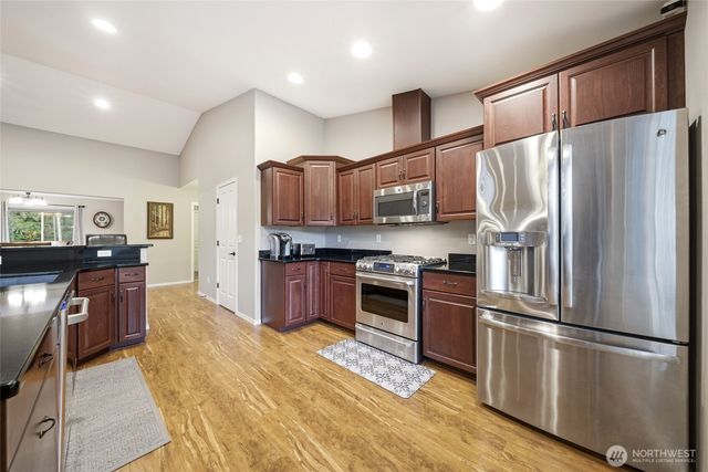 946 Paine Road, Castle Rock, WA 98611