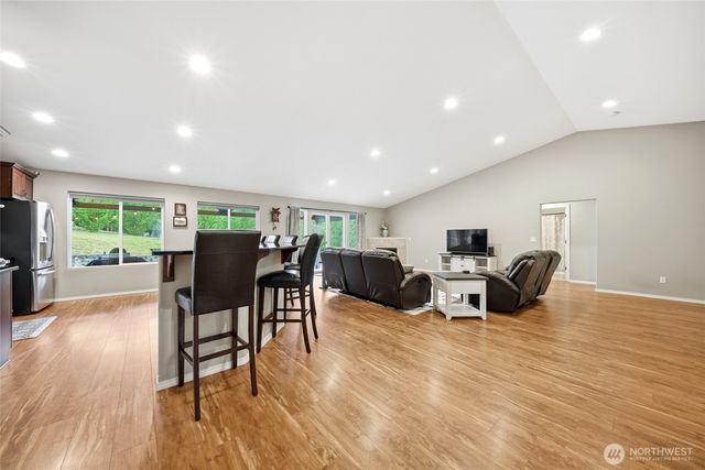 946 Paine Road, Castle Rock, WA 98611