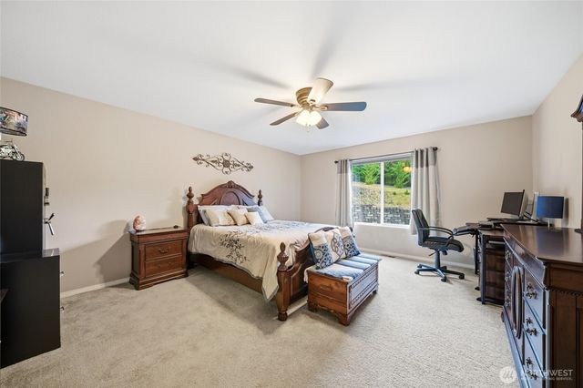 946 Paine Road, Castle Rock, WA 98611