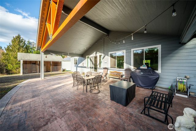 946 Paine Road, Castle Rock, WA 98611