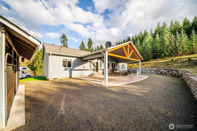 946 Paine Road, Castle Rock, WA 98611