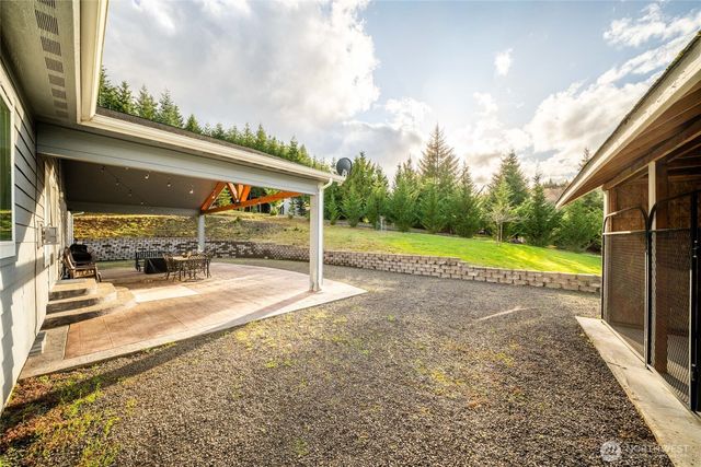 946 Paine Road, Castle Rock, WA 98611