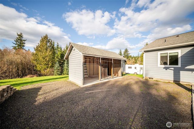 946 Paine Road, Castle Rock, WA 98611