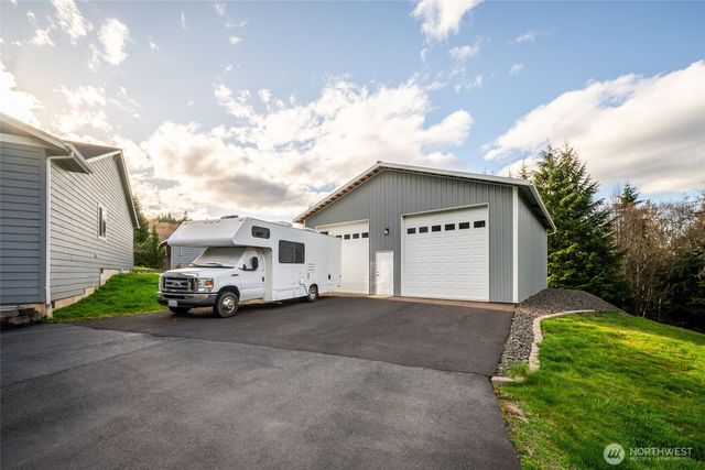 946 Paine Road, Castle Rock, WA 98611