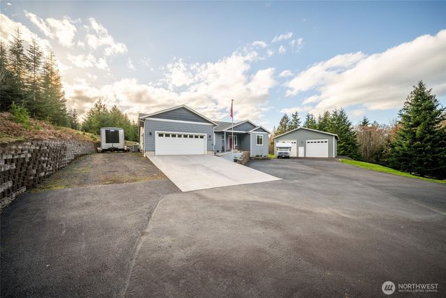 946 Paine Road, Castle Rock, WA 98611