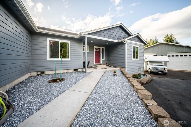 946 Paine Road, Castle Rock, WA 98611