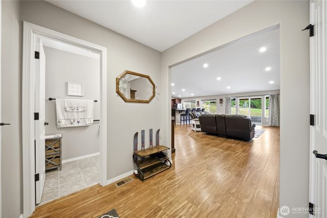 946 Paine Road, Castle Rock, WA 98611