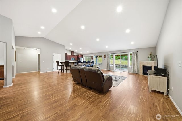 946 Paine Road, Castle Rock, WA 98611