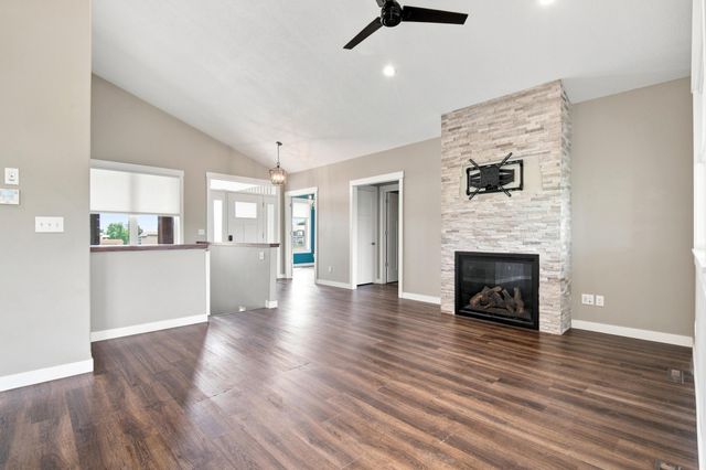 515 21st Place NE, Kasson, MN 55944