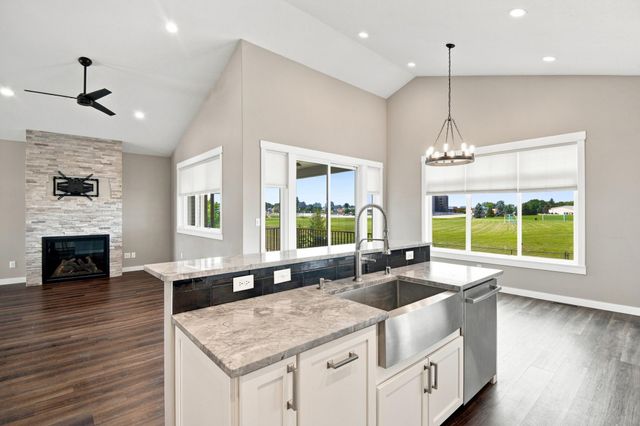 515 21st Place NE, Kasson, MN 55944