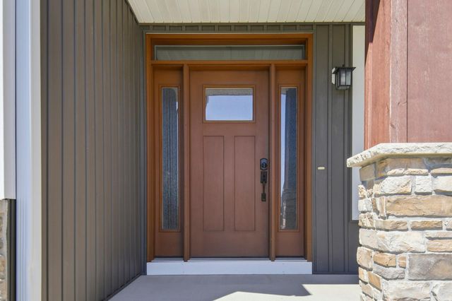 515 21st Place NE, Kasson, MN 55944